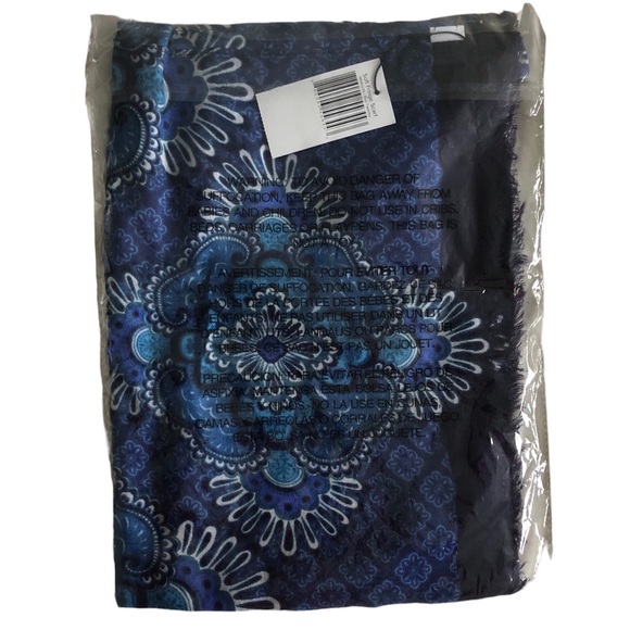 Vera Bradley Soft Fringe Scarf in Blue Tapestry 100% Rayon New With Tags. - Picture 5 of 5